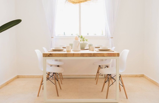 Modern ☼ European Apartment ♥ 1 min. walk to beach