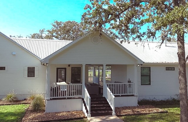 Modern Farmhouse Bliss: Your Secluded Sanctuary for Ultimate Relaxation