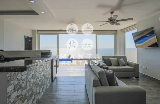 Modern Home, Private Beach, Pool, Hot Tub, and Beautiful Unobstructed Ocean View
