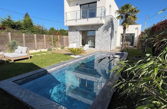 Modern house 150m from ocean beaches with heated pool and wifi