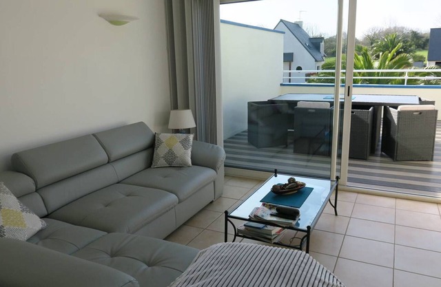 Modern House with South-Facing Garden & Terrace, 350m from Sea, Trégastel
