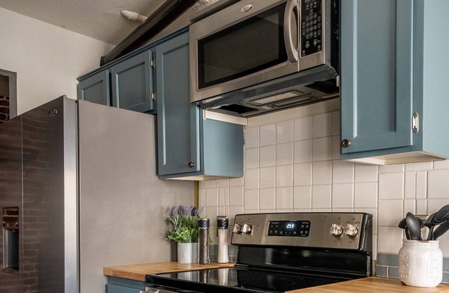 Modern Industrial loft | King Bed | 2BR 2 BA
