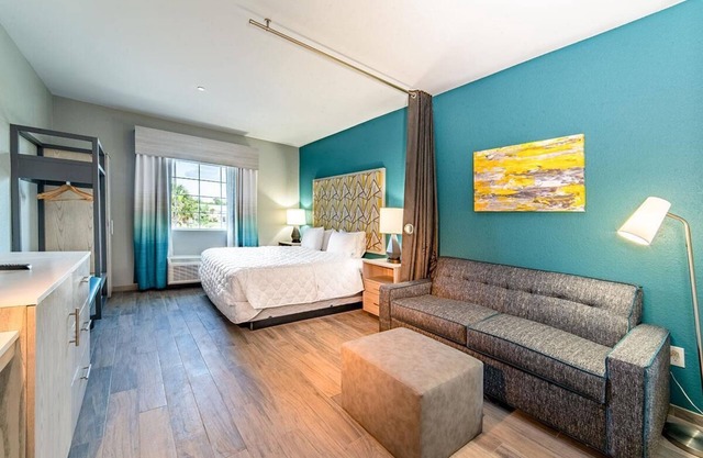 Modern King Hotel Suite