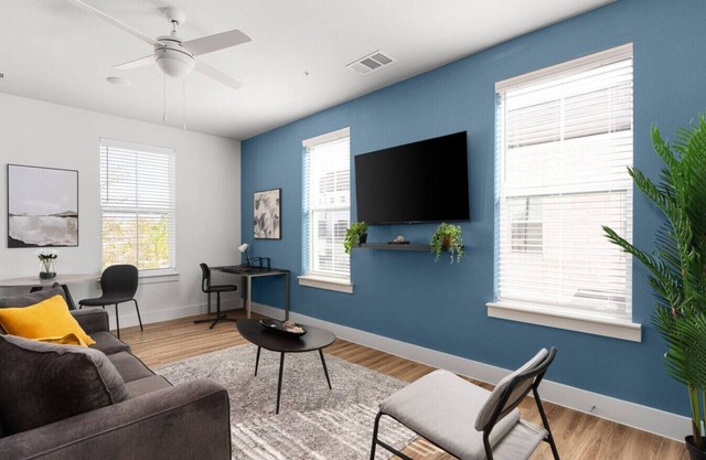 Modern Living:1B/1B Steps from Shops, Dining & Fun