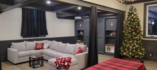 Modern Loft with Immersive Theatre Experience