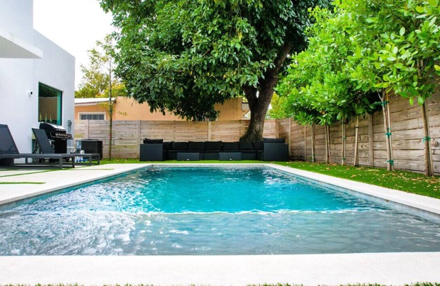 Modern Lux Villa, Private Pool, Billiards, Grill, Backyard, Design District