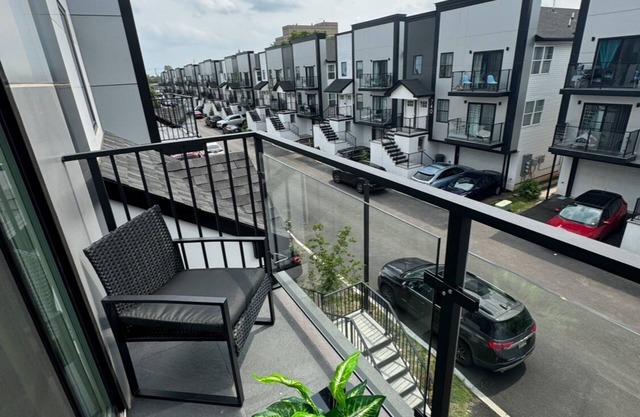 Modern & Luxurious NYC-Themed 3-Bedroom Apartment Located Inside Gated Community