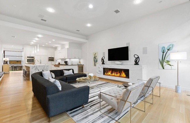 Modern Luxury: 3 Beds of Style & Serenity