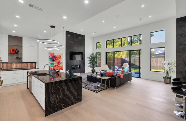 Modern Luxury Family Retreat - Relax, Induldge and Enjoy the City with Style