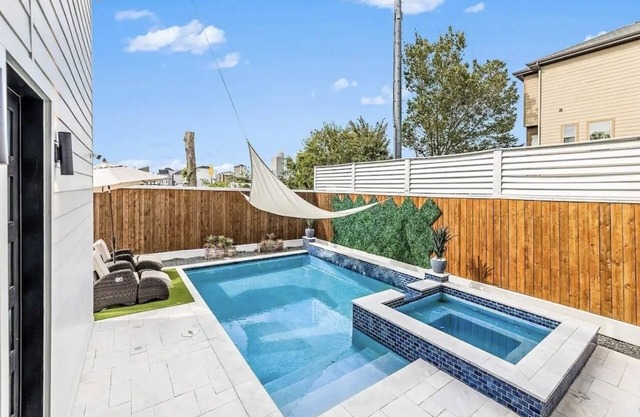 Modern/Luxury/Rooftop Deck/Downtown/Heated Pool/5BDRM