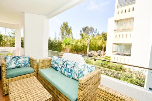 Modern Marina - Beach - Pool