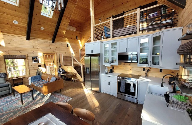 Modern Mountaintop Log Home with Amazing Views!