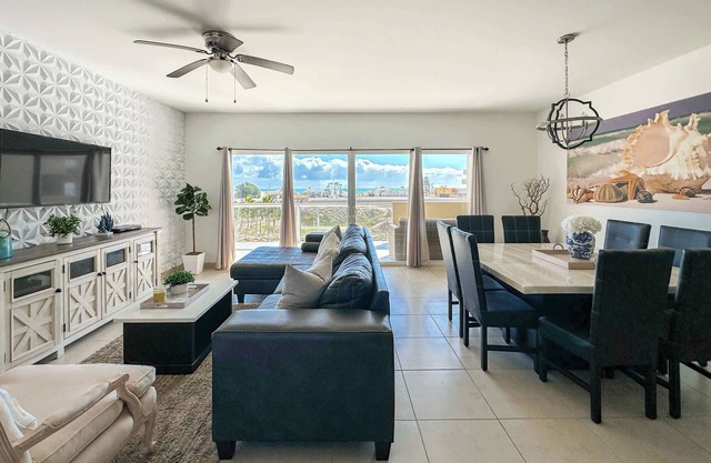 Modern Ocean View Condo with Pools & Gym N702