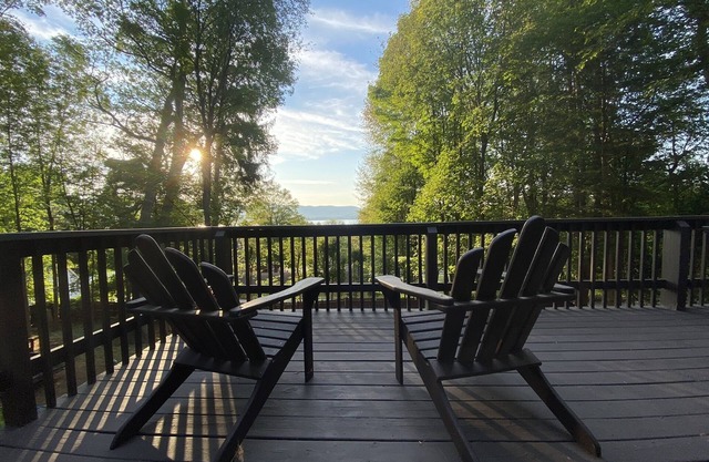 Modern open concept house w/Lake George views, private beach- 5 mins to village