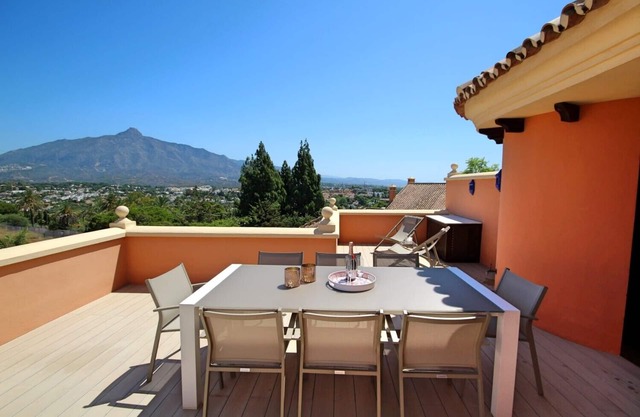 Modern penthouse with large terraces, panoramic views - close to the beach!