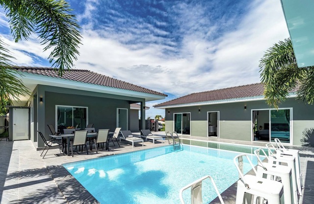 Modern Pool Villa with 5 Bedrooms - EDO