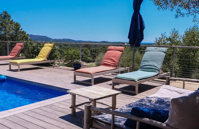 Modern, quiet villa with pool, near St Cypria beach