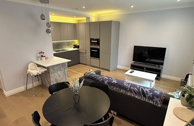 Modern refurbished 2 bedroom apartment in the heart of London