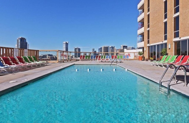 Modern Room & Fine Dining in Downtown Dallas! Outdoor Pool!