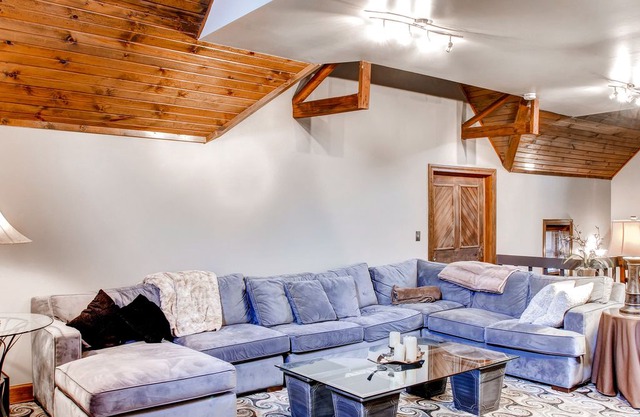 Modern Short North Home-Walk to Bars & Restaurants!