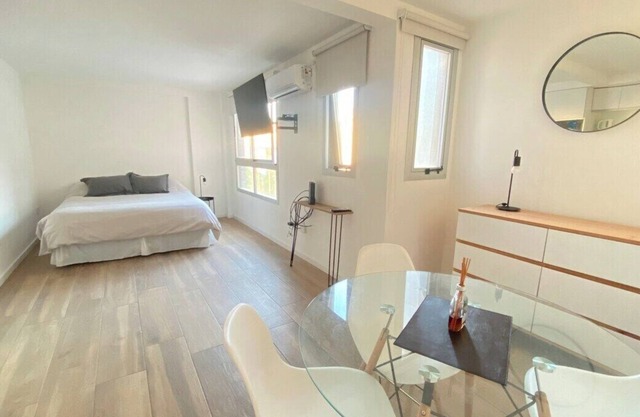 Modern studio 5 blocks from UADE