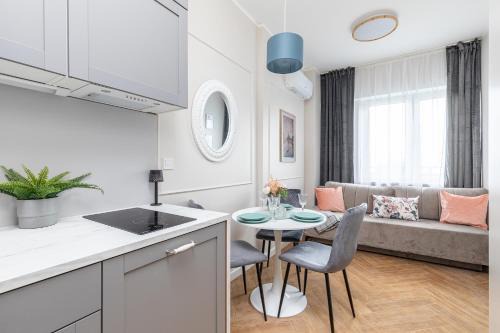 Modern studio AC Batorego by VAYA