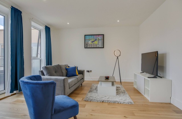 MODERN STUDIO APARTMENT NEAR HEATHROW AIRPORT