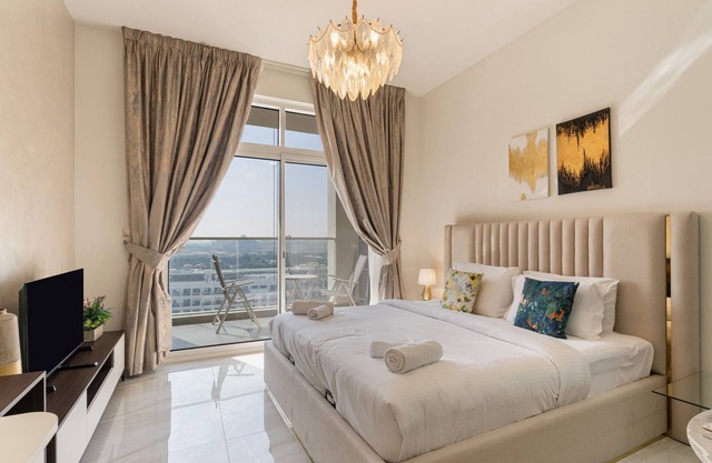 Modern Studio Apartment at Jewelz by Danube, Arjan