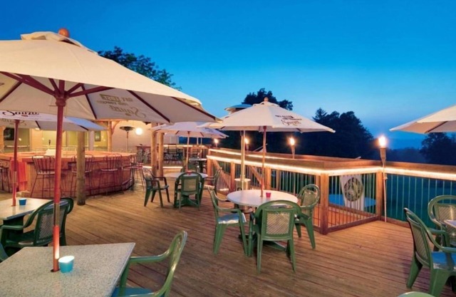 Modern Studio at Lakeview Golf Resort w BBQ Area