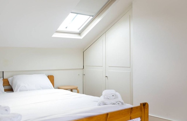 Modern studio with private terrace - Swiss Cottage