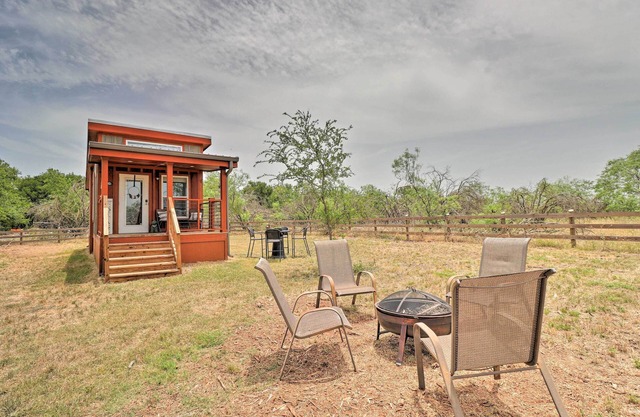 Modern ‘Sunset Cabin’ w/Wood Fire Pit!