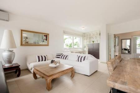 Modern Terrace Home near Luxembourg Airport