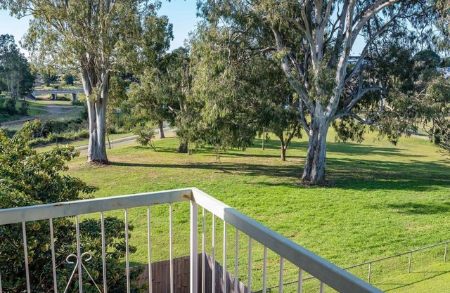Modern Townhome with Parkland Views Walk to Everything!