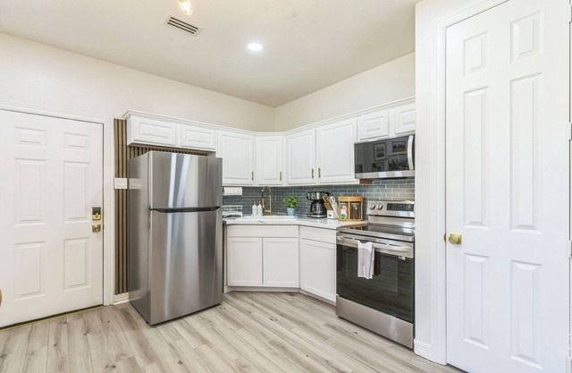 Modern, Tranquil Woodsy Casita near Houston Private 1BR Retreat with Tejas Charm
