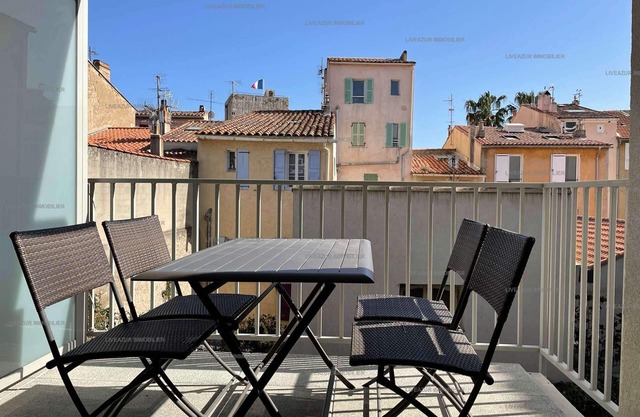 Modern two-room apartment with all comfort in the city center, shops and beach on foot for 6