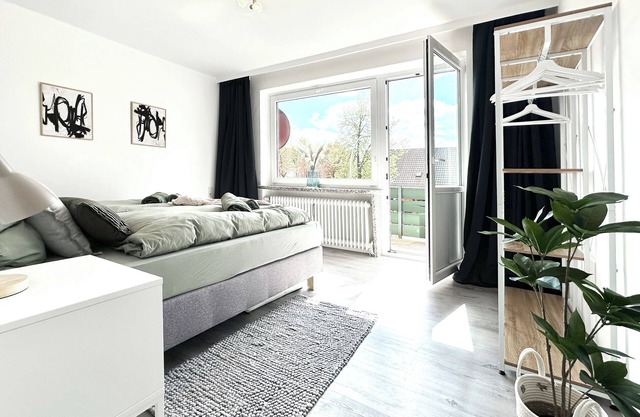 Modern vacation apartment near the center/train station with WiFi & parking space