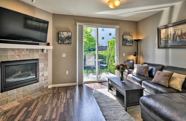 Modern Vancouver Townhome - Right on Main St!
