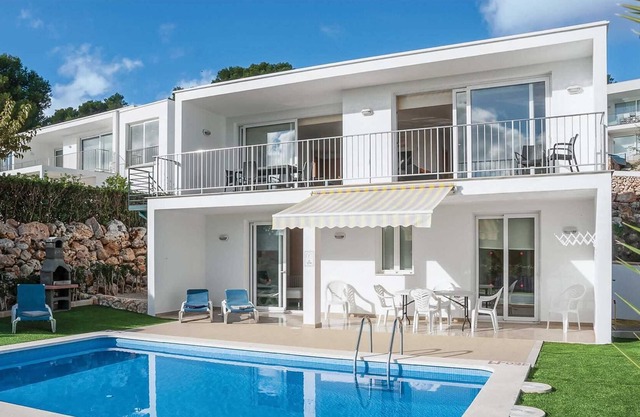 Modern villa great for families, close to town