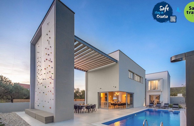 Modern Villa Activia