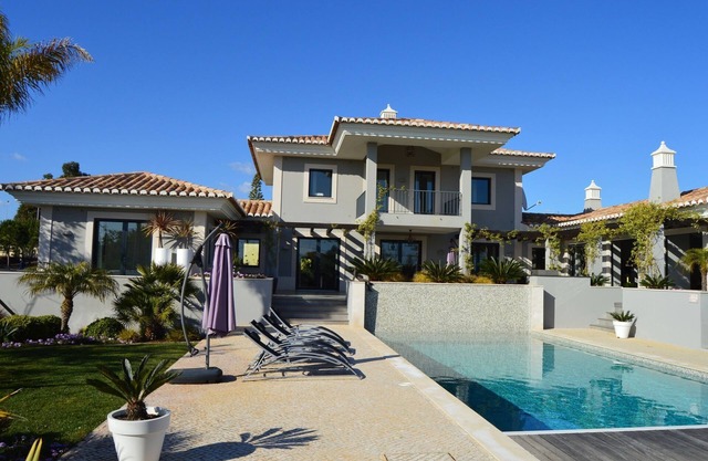Modern villa with swimming pool near Carvoeiro