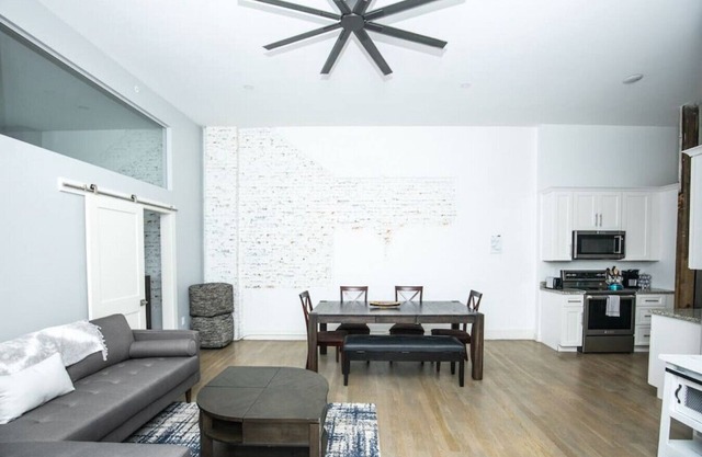 Modern Walkable Old Port 2BR Loft