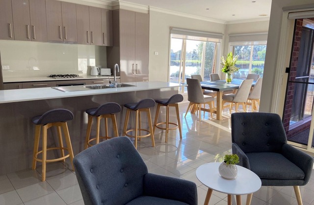 Modern waterfront luxury escape near Shepparton