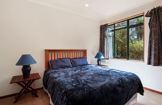 Moetu Lodge - Pukawa Bay Holiday Home, PUKAWA BAY