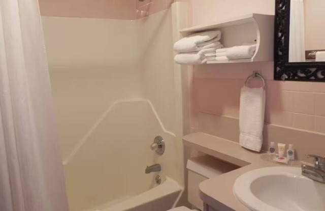 Mohican Resort Motel - 2 Bedroom Efficiency