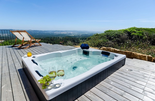 Moinho Pangeia - Outside jacuzzi with stunnig view