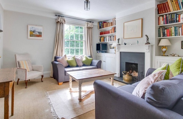 Mole Cottage - Three Bedroom House, Sleeps 6