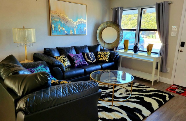 Momohome 4BD/2BA new entire house in Downtown Plano
