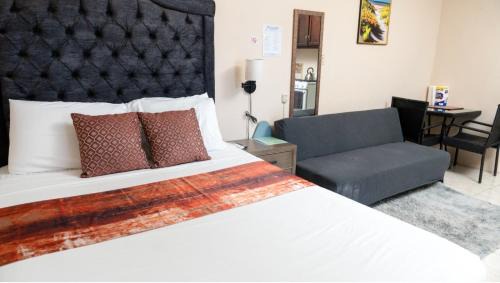 Mona Studio suite