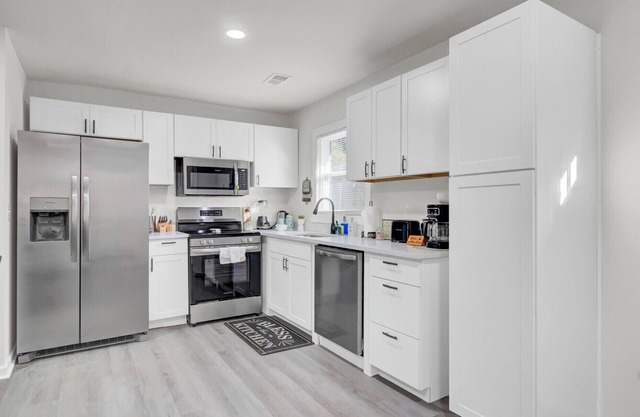 Moncks Corner. Spacious, cozy home close to downtown