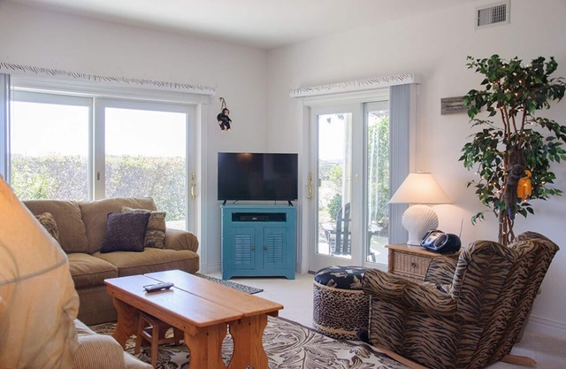 Monkey Business: Ground Floor Condo, Close to Community Pool